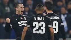 L'esultanza dei giocatori della Juventus dopo il gol di Chiellini (Reuters).