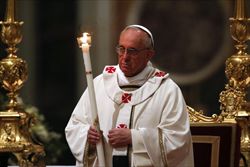 Papa Francesco durante la Veglia pasquale, sabato 30 marzo 2013. Foto Reuters.