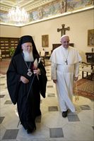 Papa Francesco e Bartolomeo I, patriarca di Costantinopoli. Tutte le foto di questo servizio sono dell'agenzia Reuters. 
