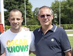 Oscar Pistorius con il sindaco di Gemona Paolo Urbani (Foto: Alto Friuli).