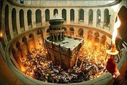 Uno scorcio interno della Basilica del Santo Sepolcro a Gerusalemme. 