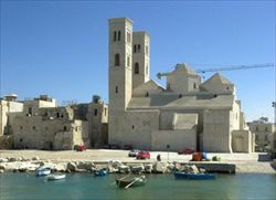 Molfetta: il Duomo di San Corrado, lato mare.