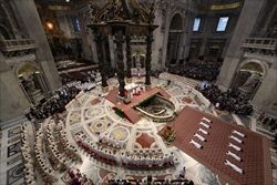 Città del Vaticano, domenica 21 aprile 2013. Papa Bergoglio ordina dieci nuovi sacerdoti nella Basilica di San Pietro. Foto Ansa. 
