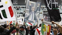 La festa dei tifosi juventini (Reuters).