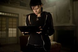 Patricia Rooney Mara, nei panni di Lisbeth Salander, hacker affetta dalla sindrone di Asperger nella trasposizione cinematografica della serie "Millennium"