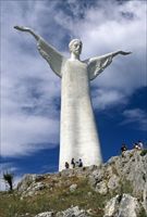 La statua del Cristo Redentore di Maratea, in Basilicata, ricorda quella che domina la baia di Rio de Janeiro