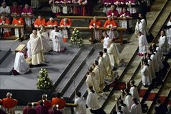 Papa Francesco impartisce la benedizione eucaristica al termine della processione del Corpus Domini