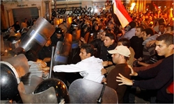 Gli scontri tra polizia e dimostranti al Cairo.