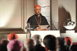 Il cardinale Angelo Bagnasco, arcivescovo di Genova e presidente della Conferenza episcopale italiana (Cei). Foto: Ansa. 