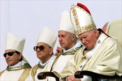 Etchegaray con Giovanni Paolo II nel 2000.