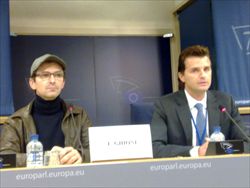 Fabio Ghioni e l'eurodeputato Tiziano Motti.