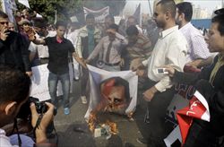 Una manifestazione contro Assad al Cairo (Egitto).