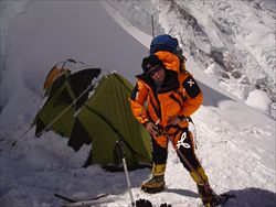 L'alpinista durante l'ascesa al Kangchenjunga, terza vetta della terra
