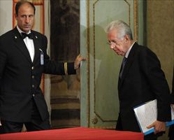 Il Presidente del Consiglio incaricato, senatore Mario Monti.