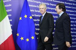Il Presidente del Consiglio Mario Monti con il Presidente della Commissione Europea Jose Manuel Barroso.