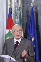 Giorgio Napolitano (Napoli, 1925) è stato eletto presidente della Repubblica il 10 maggio 2006.