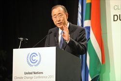 Il Segretario generale delle Nazioni Unite, Ban Ki-moon, interviene a Durabn, in Sudafrica, alla diciassettesima Conferenza sui cambiamenti climatici promossa dall'Onu. 