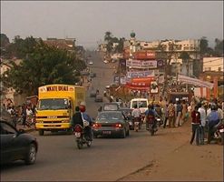Una strada della città di Bukavu, in Congo.