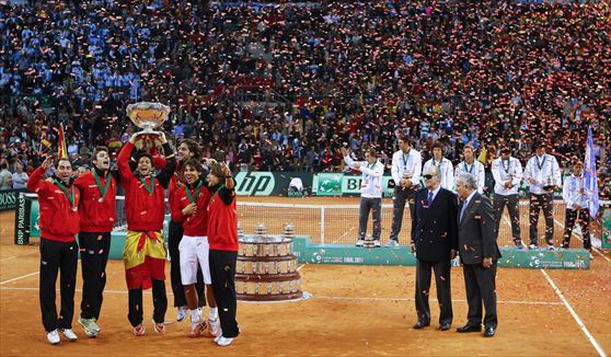 Nadal regala la quinta Coppa Davis alla Spagna