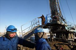 Lavoratori dei pozzi petroliferi nella regione di Mangistau, nel Kazakistan.
