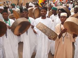 Una processione a Kano, in Nigeria.