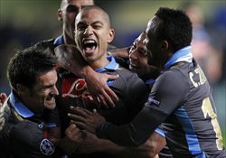 L'esultanza del turco Gokhan Inler del Napoli dopo il gol contro gli spagnoli del Villareal.