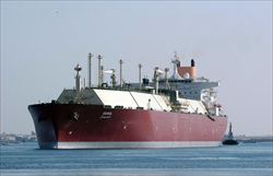 La petroliera Duhail che trasporta il gas naturale liquefatto, di cui il Qatar detiene la terza riserva al mondo.