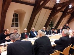 Un gruppo di lavoro durante il dibattito che si è svolto a Lussemburgo sul tema della “dimensione religiosa del dialogo interculturale”.