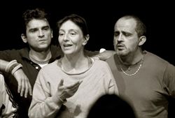 Una fase delle prove dello spettacolo "Non più – Frammenti di libertà all’improvviso", Al centro: Michelina Capato, la regista.