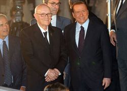 Don Luigi Verzè e Silvio Berlusconi sulle guglie del Duomo di Milano, il 19 luglio 2010, per i 150 anni della provincia di Milano. Foto: Ansa.. 