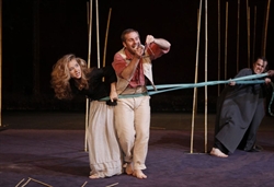 Una scena di "Un flauto magico", rivisitazione dell'opera mozartiana ad opera di Peter Brook.
