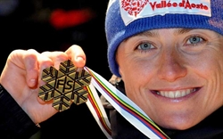 Arianna Follis con la sua medaglia d'oro.