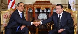 Hosni Mubarak (a destra con Barack Obama, il leader oggi più deciso nel chiederne le dimissioni.