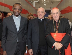 Da sinistra: padre Atuire, monsignor Andreatta e il cardinale Vallini.