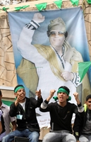 Giovani sostenitori di Gheddafi a Tripoli.