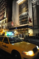 L'albergo di Times Square, a New York, dove lavora la cameriera che ha denunciato il direttore generale del Fondo Monetario Internazionale per violenza sessuale.
