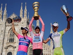 Da sinistra: Michele Scarponi, Alberto Contador (vincitore del Giro) e Vincenzo Nibali.