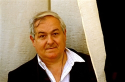 Milo De Angelis è considerato una delle voci più importanti della poesia contemporanea.