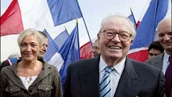 Jean-Marie Le Pen, fondatore del Front National, con la figlia Marine.