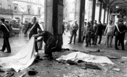 Piazza Loggia, Brescia, 28 maggio 1974, dopo lo scoppio della bomba.