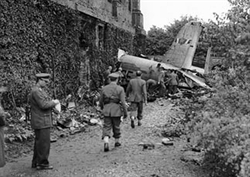 i resti dell'aereo che portava il Grande Torino, schiantatosi contro la collina di Superga.