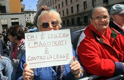 Manifestazioni a Milano davanti al Tribunale.