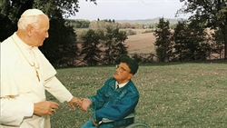 Alessandro con Giovanni Paolo II.