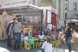 Il tir-libreria che sta "invadendo" le piazze italiane, a Brescia fino a domenica 12 giugno.