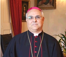 Monsignor Vincenzo Bertolone.