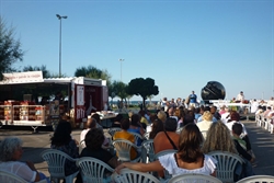 Uno degli incontri organizzati da "Tobia" in piazzale della Libertà a Pesaro.