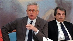 I ministri Tremonti e Brunetta, protagonisti dell'ormai famoso "incidente del cretino".