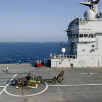 Un elicottero militare, in forza su una portaerei francese, pronto per una missione in Libia. 