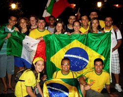 Alcuni giovani brasiliani alla Gmg di Madrid. Il prossimo appuntamento della Giornata mondiale della gioventù si svolgerà a Rio de Janeiro nel 2013.