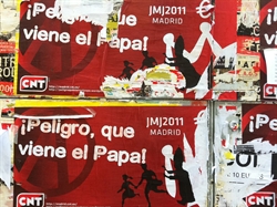 Un manifesto di protesta contro la Gmg di Madrid.